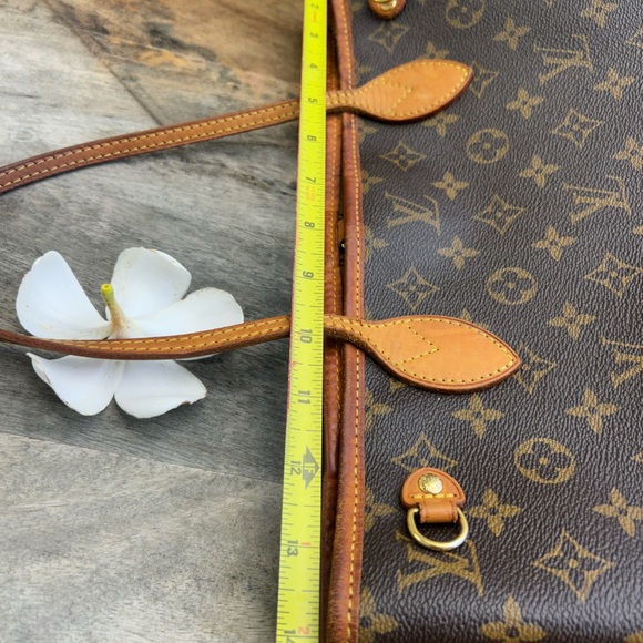 Authentic Louis Vuitton Vintage Neverfull Pm Monogram Tote
SOLD - Picture 3 of 16
